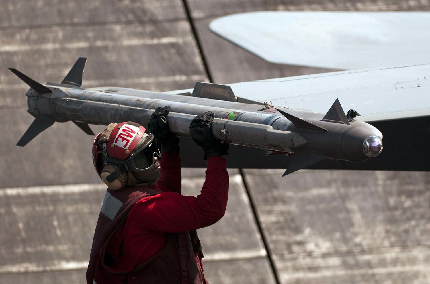 AIM-9X 사이드와인더 / 미국 해군 항공시스템사령부(미국 해군과 해병대의 항공기, 무기 체계, 지원 장비를 연구·개발·구매·시험 및 유지 보수하는 핵심 기관)