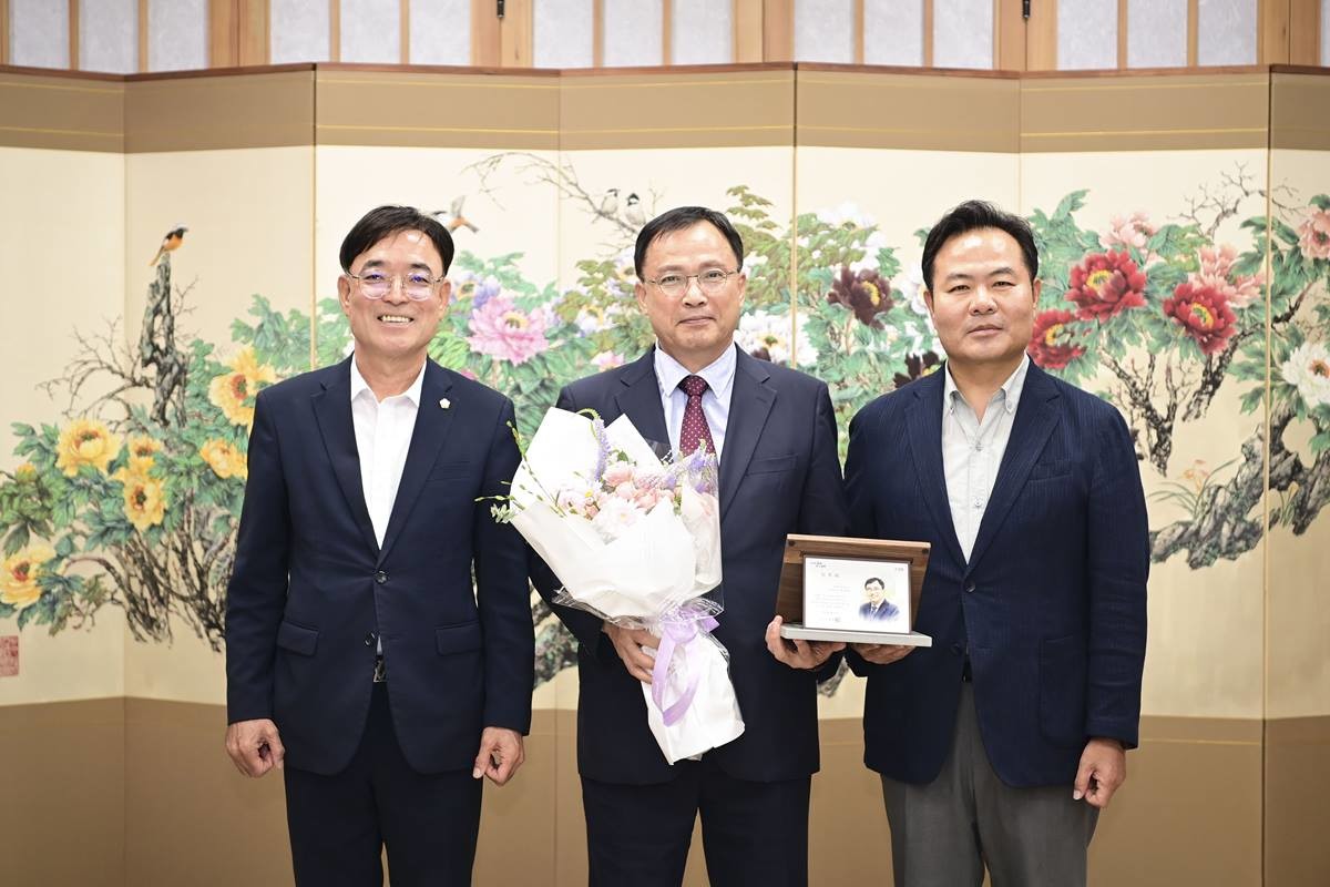 문경시가 박강섭 서울관광재단 이사장을 민선9기 1호 홍보대사로 위촉했다/문경시