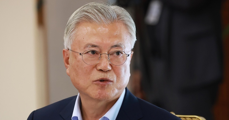 “잊지 않겠다...” 문재인 전 대통령, 명진스님 입적에 입 열었다