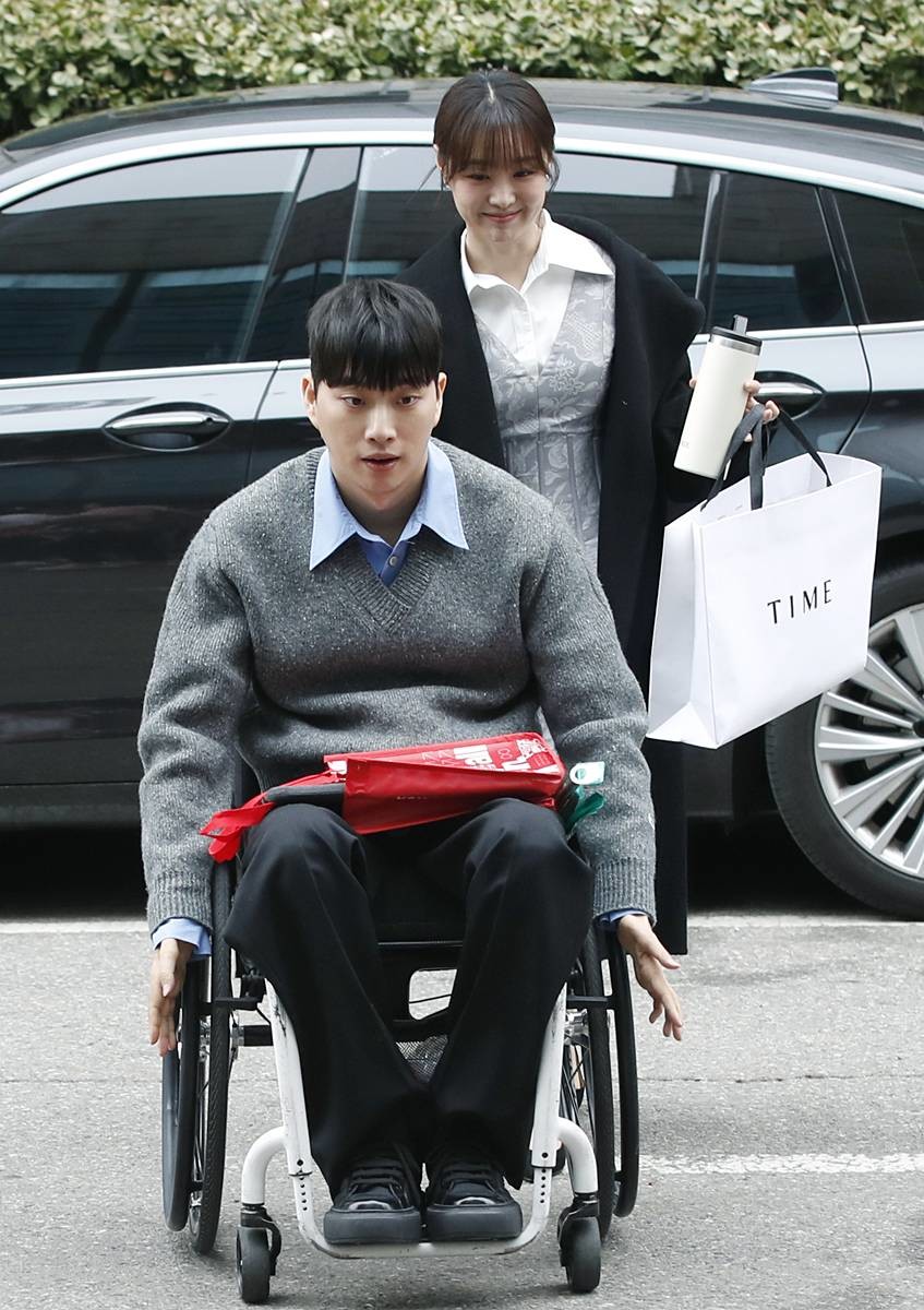 가수 송지은, 유튜버 박위 부부 / 뉴스1