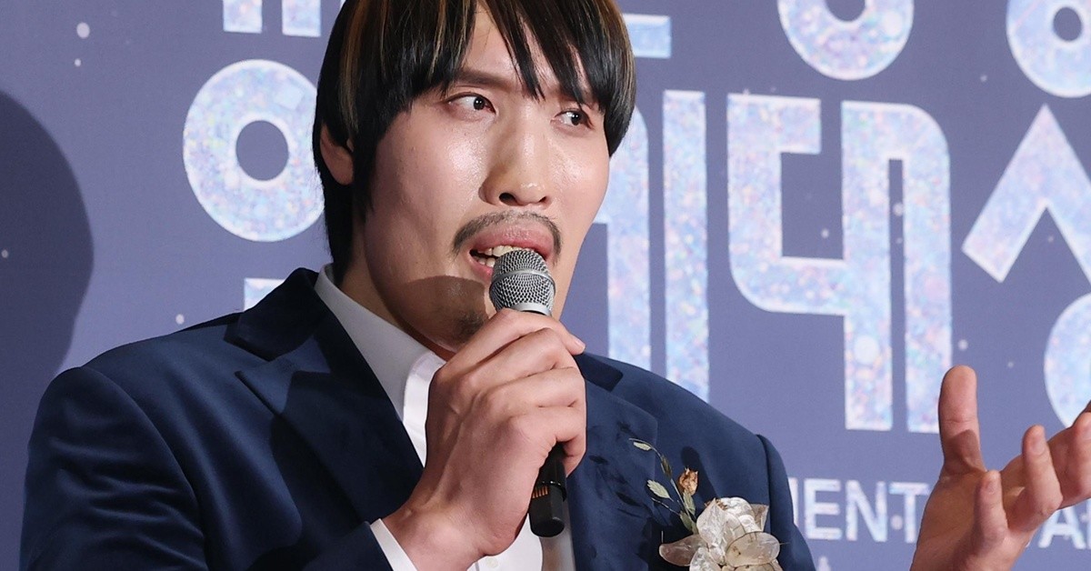 전지적 참견 시점' 최홍만이 2025년 12월 29일 오후 서울 마포구 MBC 미디어센터 공개홀에서 열린 '2025 MBC 방송연예대상' 레드카펫 행사에 참석해 인사말을 하고 있다. / 뉴스1