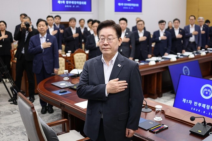 국민의례하는 이재명 대통령 / 뉴스1