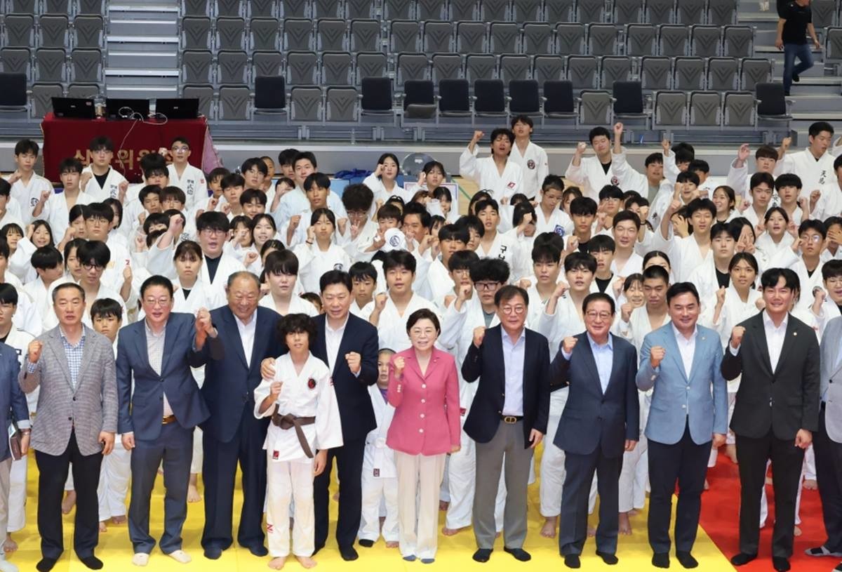 지난 22일 포항체육관에서 열린 동암선생 추모 2026 포항시장배 경북유도선수권대회 개회식/포항시