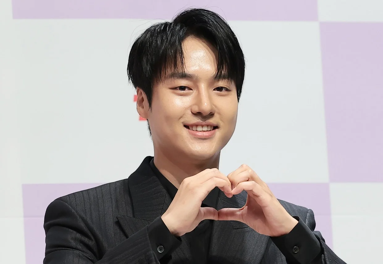 양세종, 따뜻한 하트 제스처로 팬들에게 인사 (사진=뉴스1)