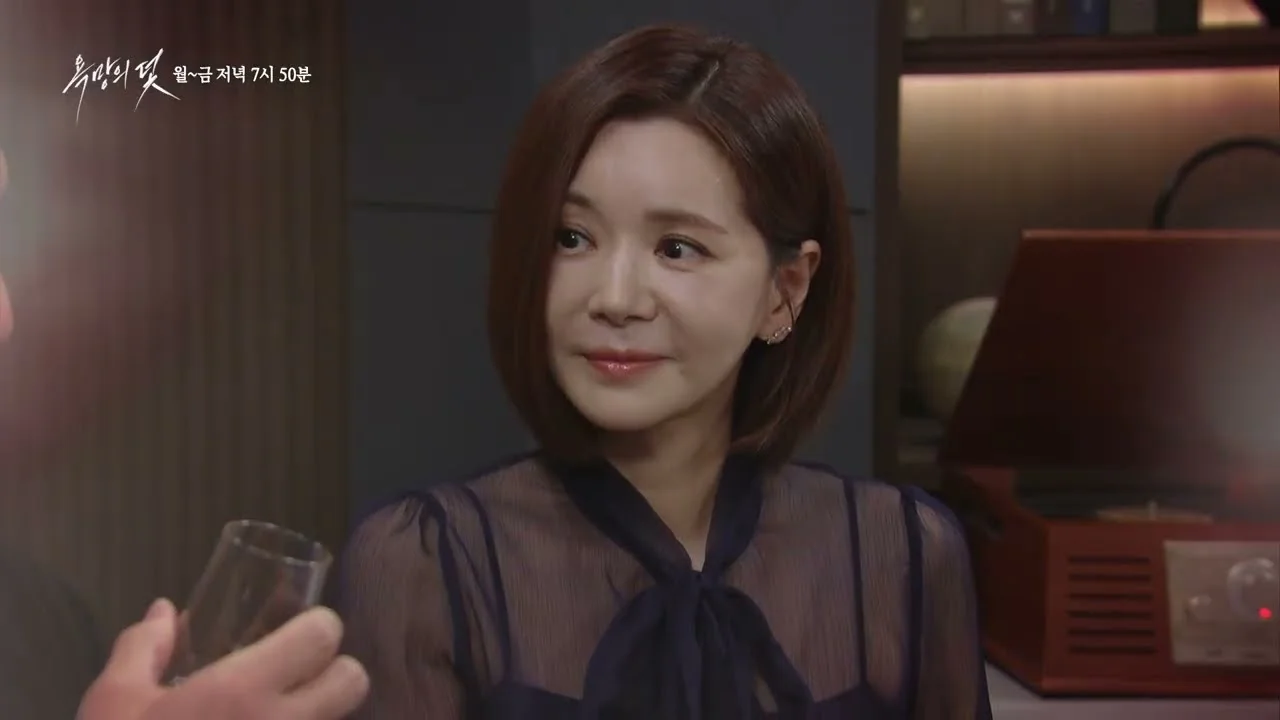 강해라의 적극적인 애정 공세, 삼각관계 최고조로 / 욕망의 덫 예고편 장면