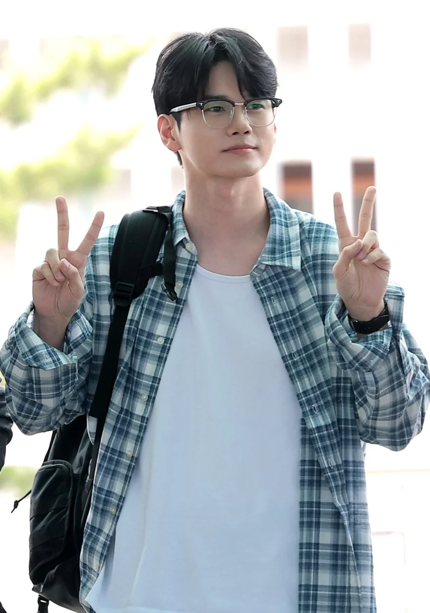 “결핍이 만든 인물”…강민환 캐릭터 해석과 명장면 / 옹성우, 밝은 표정으로 출국 (사진=뉴스1)