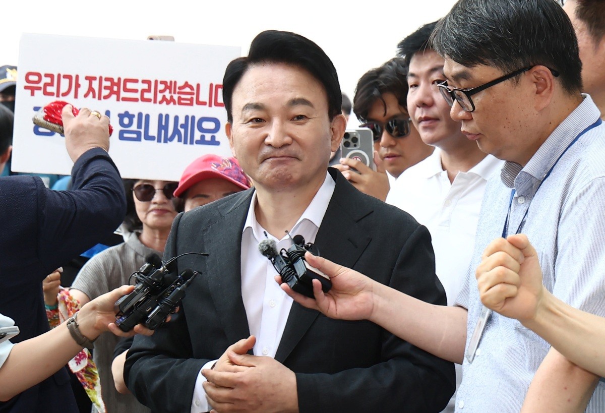 원희룡 전 국토교통부 장관이 지난 6일 오전 직권남용권리행사방해 혐의 관련 피의자 조사를 받기 위해 경기 과천 2차 종합특검 사무실로 출석하고 있다. / 뉴스1