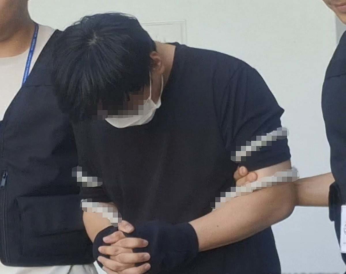 소름끼치는 행동으로 온 국민 술렁이게 한 '장미란씨 담당 경찰'은 이 사람