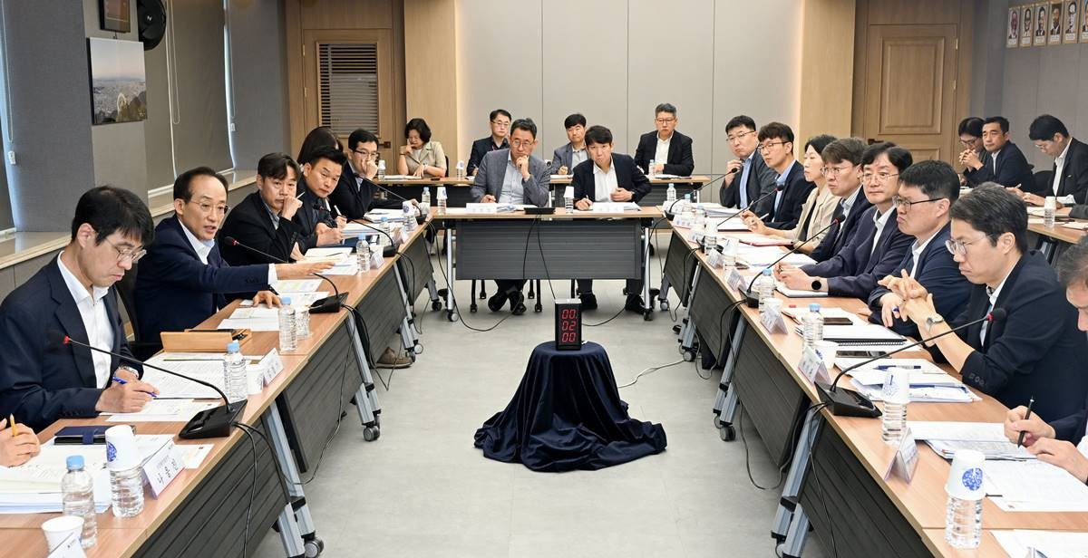 추경호 대구시장이 24일 대구시청 산격청사에서 간부회의를 주재하고 있다. / 대구시