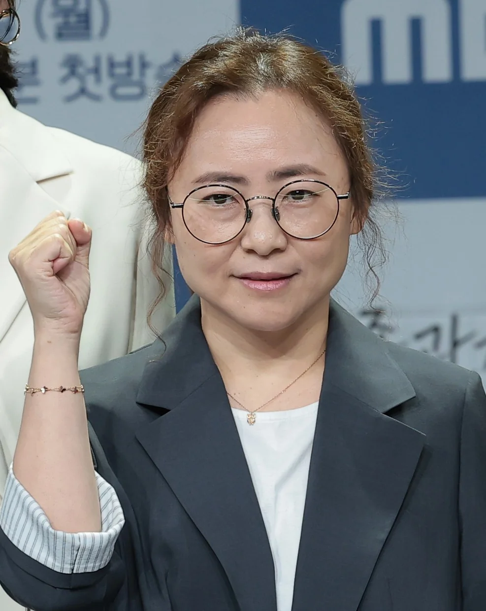 김미숙 PD가 '가족관계증명서' 제작발표회에서 파이팅 제스처를 보였다. (사진=뉴스1)