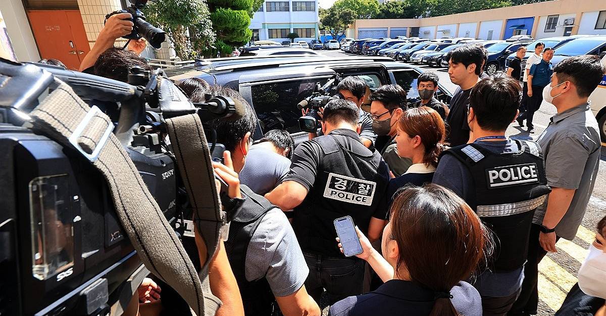 “야, 말해봐!” 유족 울분...‘실종 허위 종결’ 제주 경찰, 석방되자 줄행랑