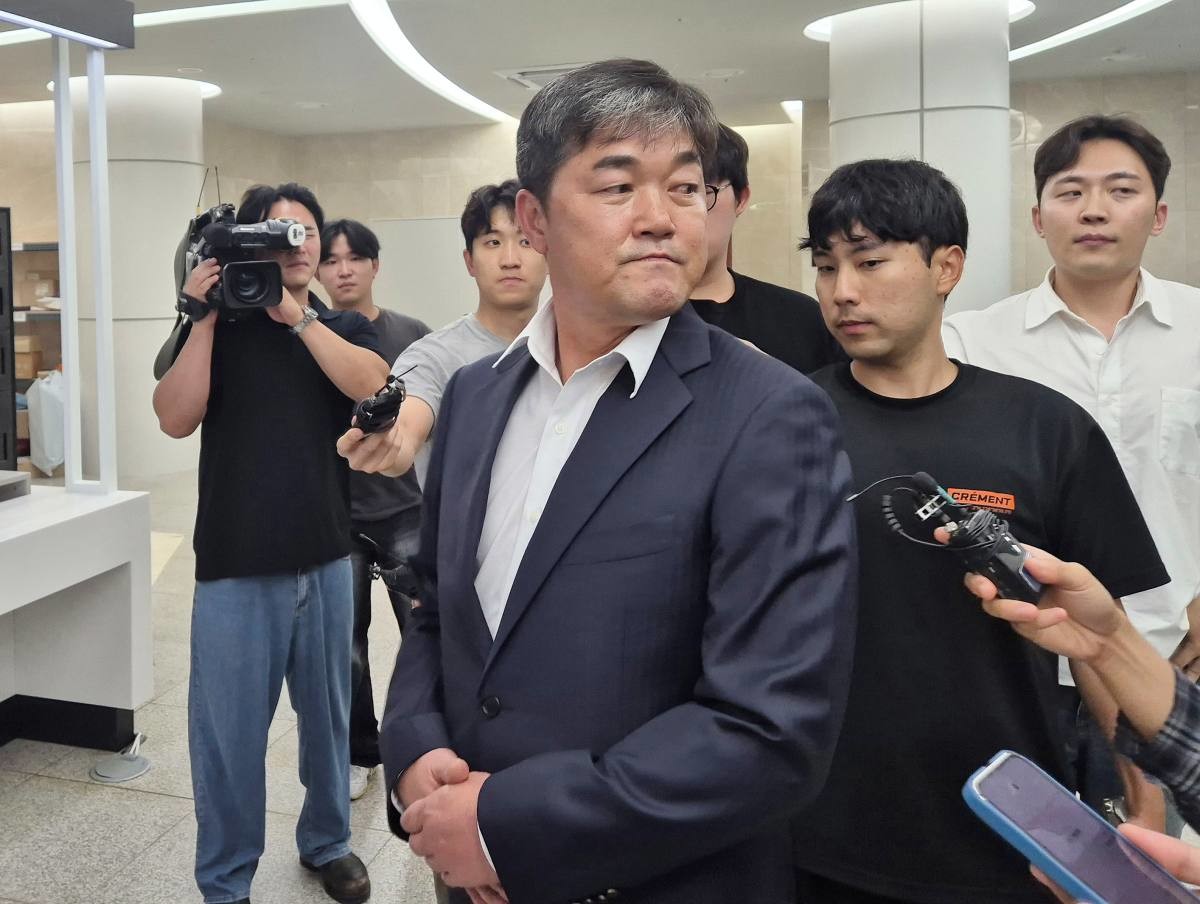 권오영 배재고 야구부 감독이 지난달 20일 서울 송파구 올림픽회관에서 열린 대한체육회 스포츠공정위원회에 출석하고 있다.  / 연합뉴스