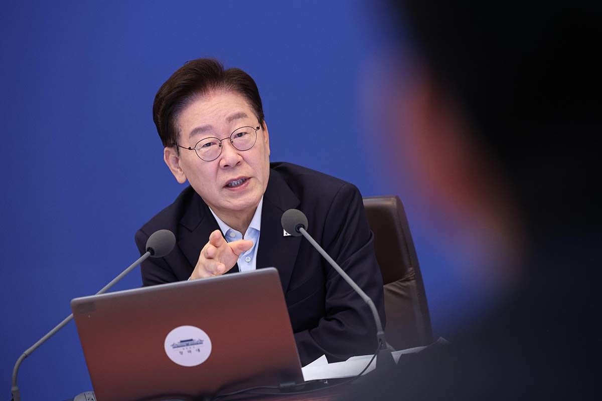 이재명 대통령이 25일 청와대에서 열린 국무회의에서 발언을 하고 있다. / 뉴스1