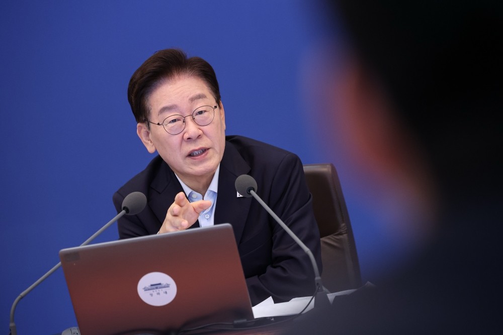 이재명 대통령이 25일 청와대에서 열린 국무회의에서 발언을 하고 있다. / 뉴스1