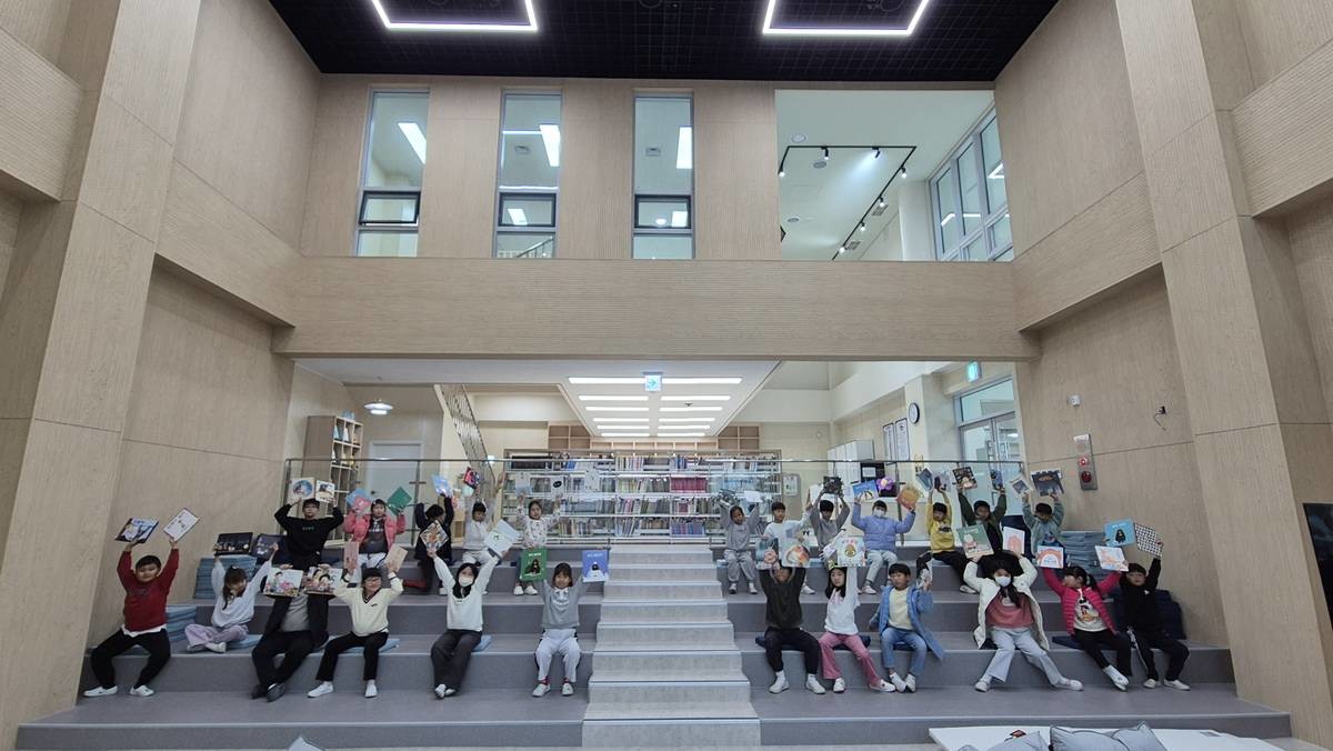 2025년 공간재구조화 사업을 마친 경북 의성 안계초등학교 도서관/경북교육청