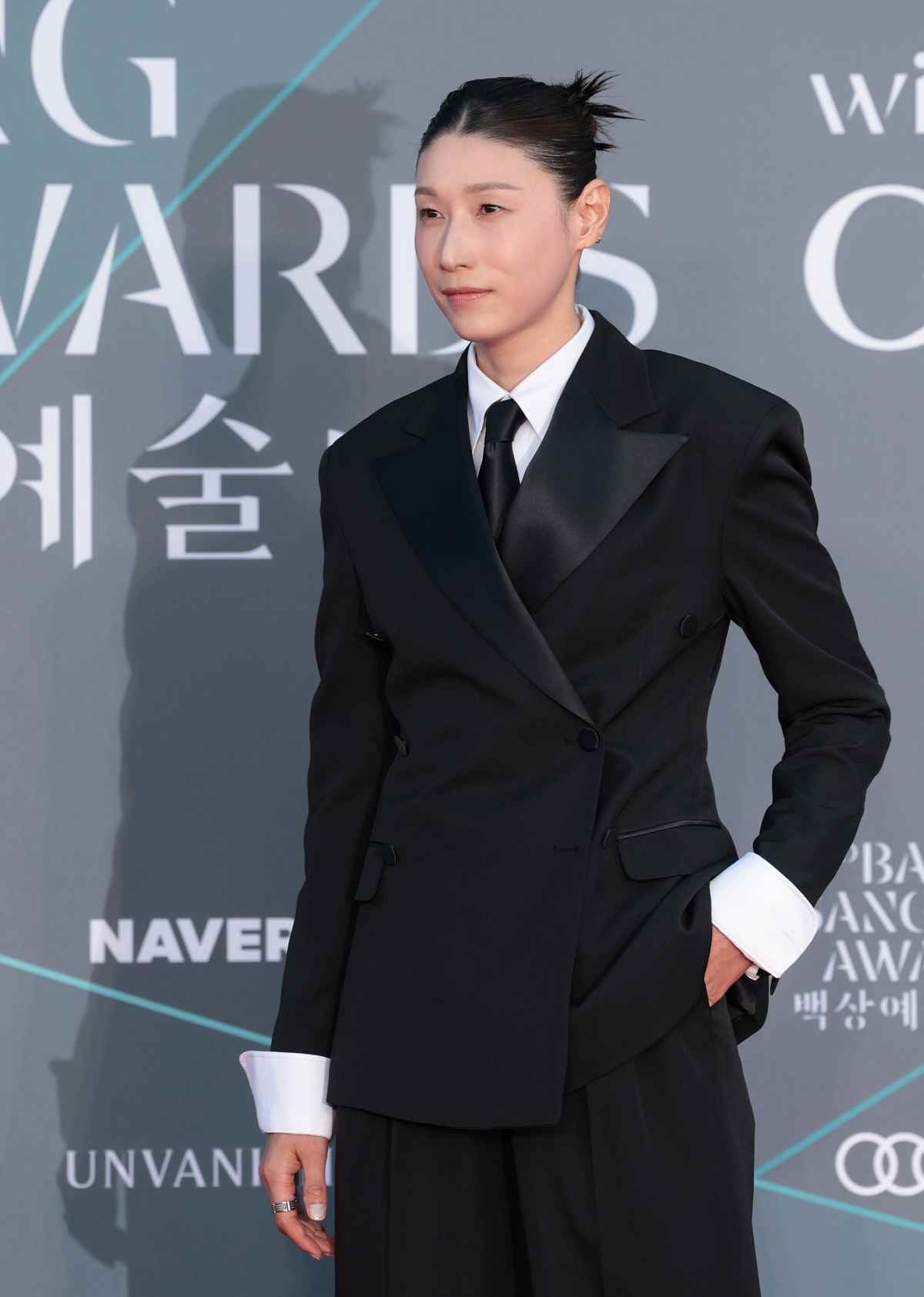 전 배구선수 김연경이 지난 5월 서울 강남구 코엑스에서 열린 ‘제62회 백상예술대상’ 레드카펫 행사에 참석해 포즈를 취하고 있다. / 뉴스1