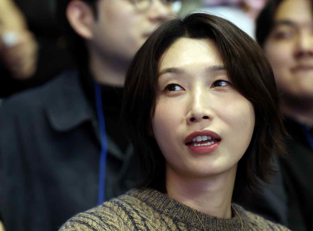 지난 1월 강원 춘천 호반체육관에서 열린 프로배구 '2025-2026 진에어 V리그 올스타전'을 찾은 김연경이 경기를 지켜보고 있다.  / 뉴스1