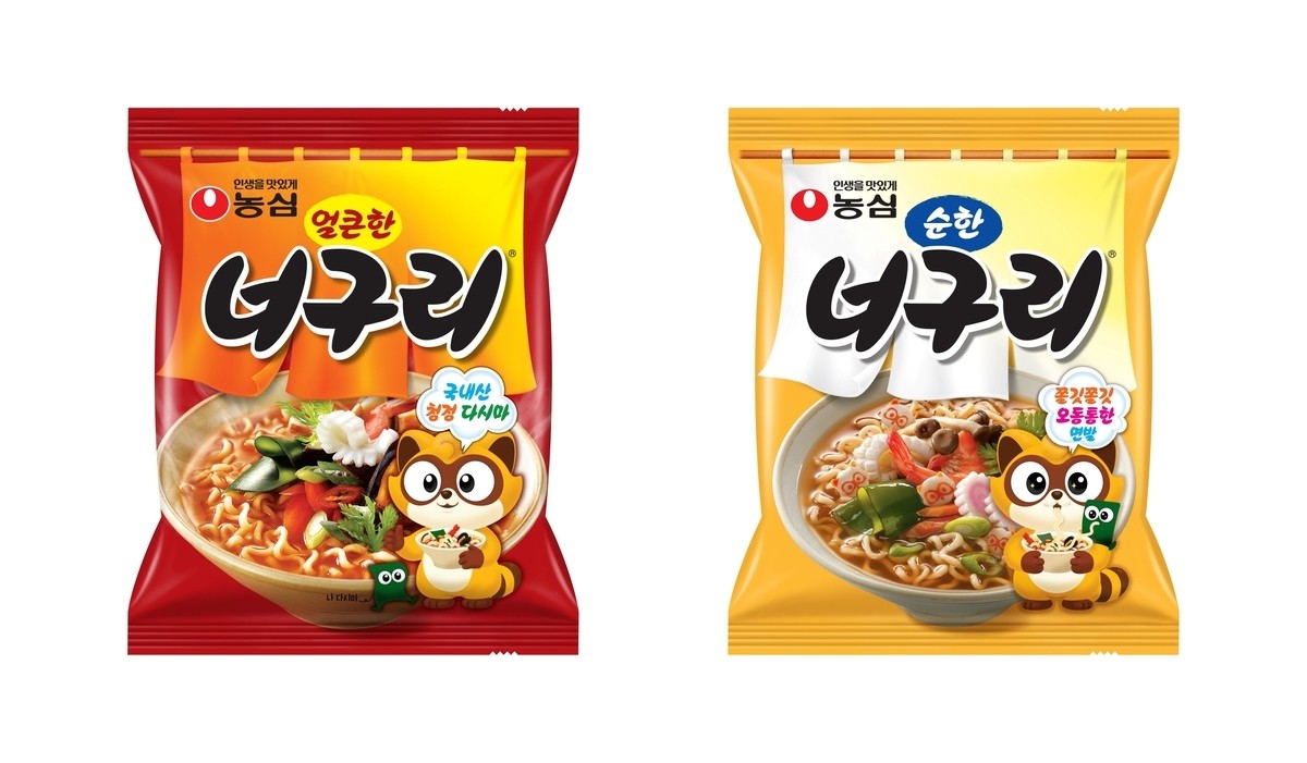 농심 '너구리' 제품 모습. 농심이 완도산 햇다시마 490톤을 최근 구매했다고 밝혔다. 이 햇다시마는 농심 라면 '너구리' 생산에 사용된다. 농심은 '너구리'를 출시한 1982년부터 완도산 다시마를 원물 형태로 제품에 사용하며 매년 구매해왔다. 45년 동안 완도 어민과 협력을 이어오고 있다. 올해까지 농심의 완도 다시마 누적 구매량은 약 1만 8500톤에 달한다. 완도는 국내 대표적인 다시마 산지다. 완도는 지난해 기준 전국 다시마 생산량의 66%를 차지했다. 이와 관련해 농심 관계자는 '지역사회와 함께 성장하는 동반자로서 상생 활동을 이어가겠다'라고 말했다. / 농심 제공