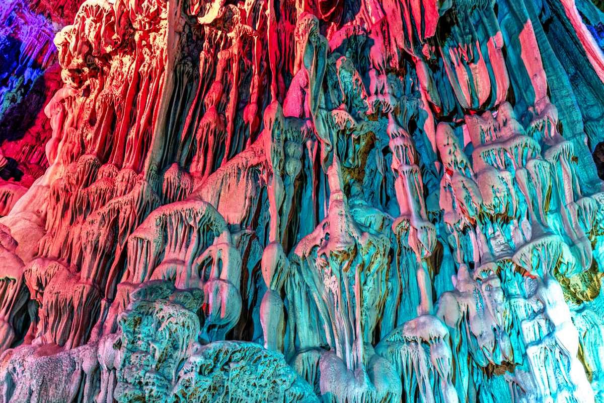 루디옌, 갈대피리동굴. / Tatiana_kashko_photo-Shutterstock.com