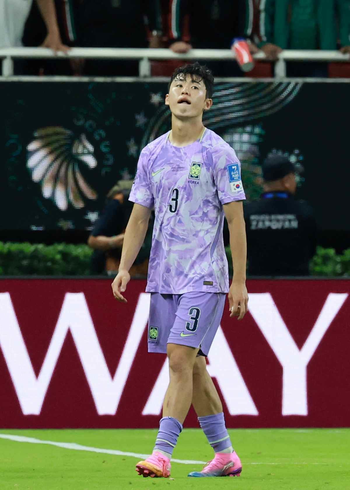 대한민국 축구국가대표팀 이기혁이 지난 6월 멕시코 할리스코주 사포판 과달라하라 스타디움에서 열린 2026 북중미 월드컵 A조 조별리그 2차전 대한민국과 멕시코의 경기를 마치고 아쉬워하고 있다. / 뉴스1
