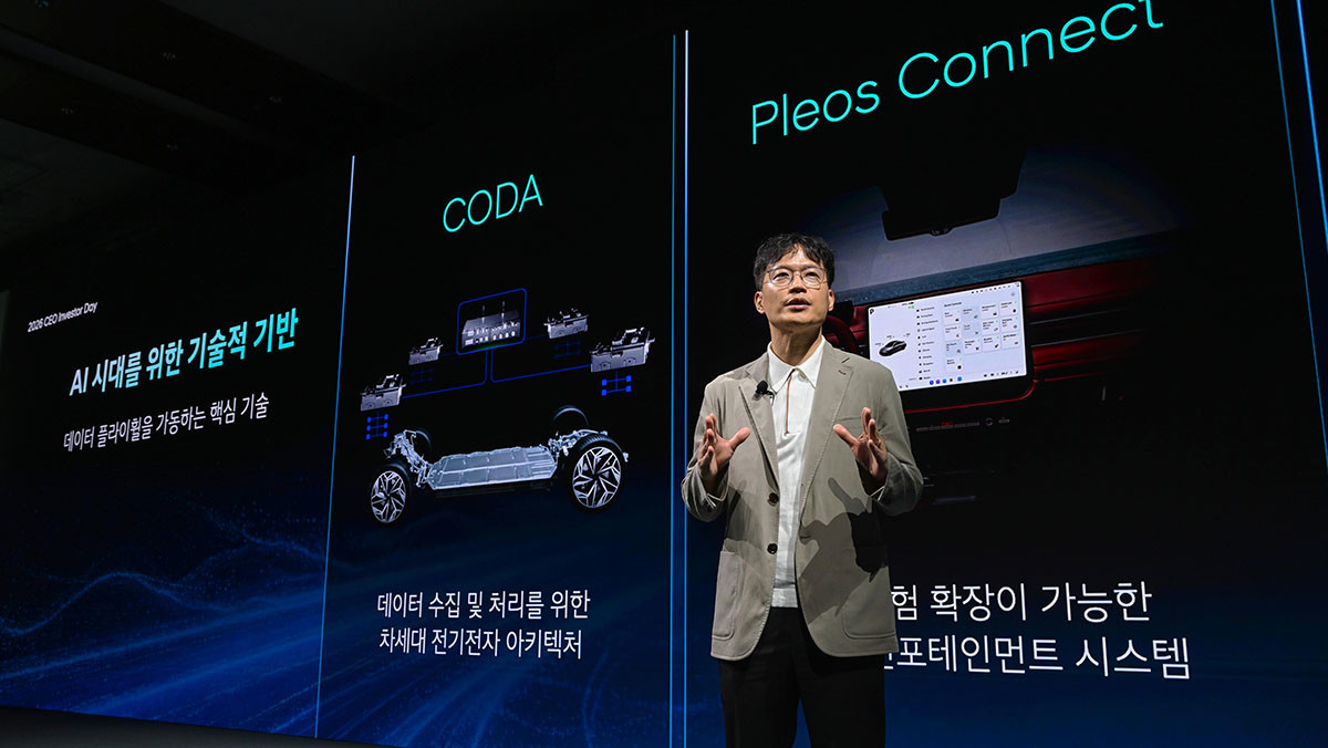 박민우 현대차그룹 AVP본부장 겸 포티투닷 대표이사가 2026 CEO 인베스터 데이에서 SDV와 자율주행 부문 전략에 대해 발표하고 있다. / 현대자동차