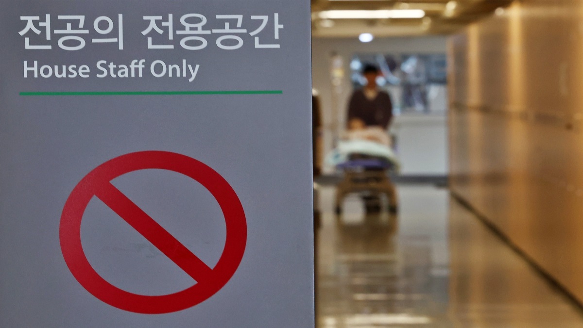 의정 갈등에 생긴 전공의 공백… 국내 의대 아닌 '이곳' 출신 급증