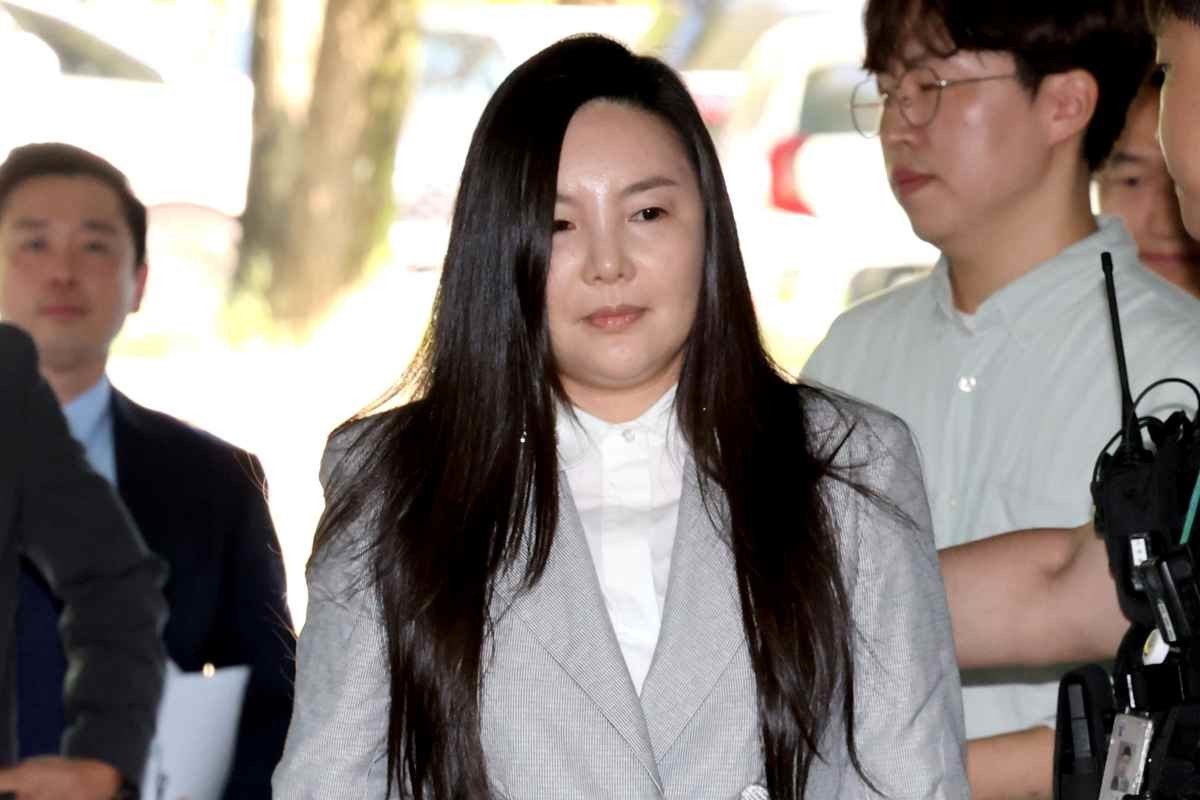 300억 원대 사기 혐의를 받는 연예기획사 원헌드레드 레이블 차가원 대표가 지난 3일 오전 서울 서초구 서울중앙지방법원에서 열린 구속 전 피의자 심문(영장실질심사)에 출석하고 있다. / 뉴스1