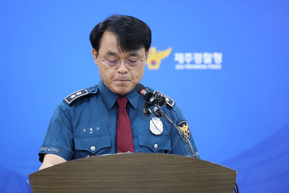 고평기 제주경찰청장이 27일 청사에서 열린 지휘부 회의에서 장미란 씨 등 실종사건 허위 종결 사태와 관련, 대도민 메시지를 발표하고 있다 / 뉴스1