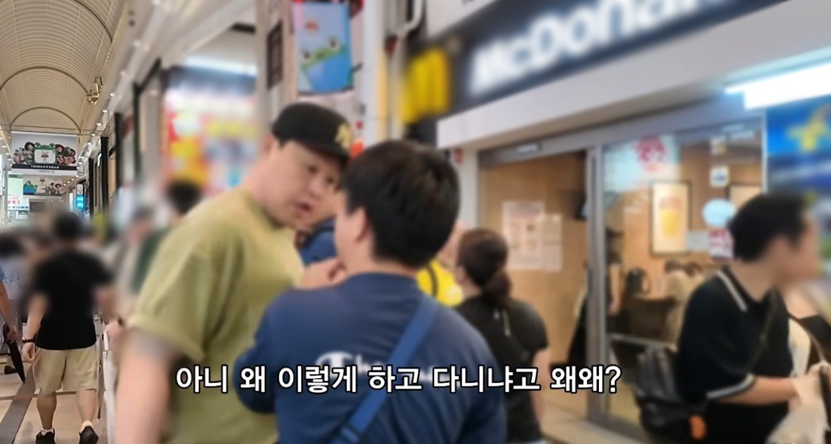 일본 '어깨빵' 남성 제지한 한국인 유튜버. / 유튜브 '매드브로 MadBros'