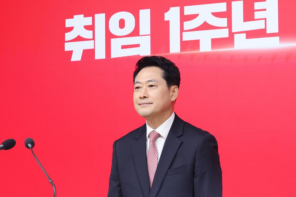 장동혁 국민의힘 대표가 전날 서울 여의도 국민의힘 당사에서 취임 1주년 기자회견을 하고 있다 / 뉴스1