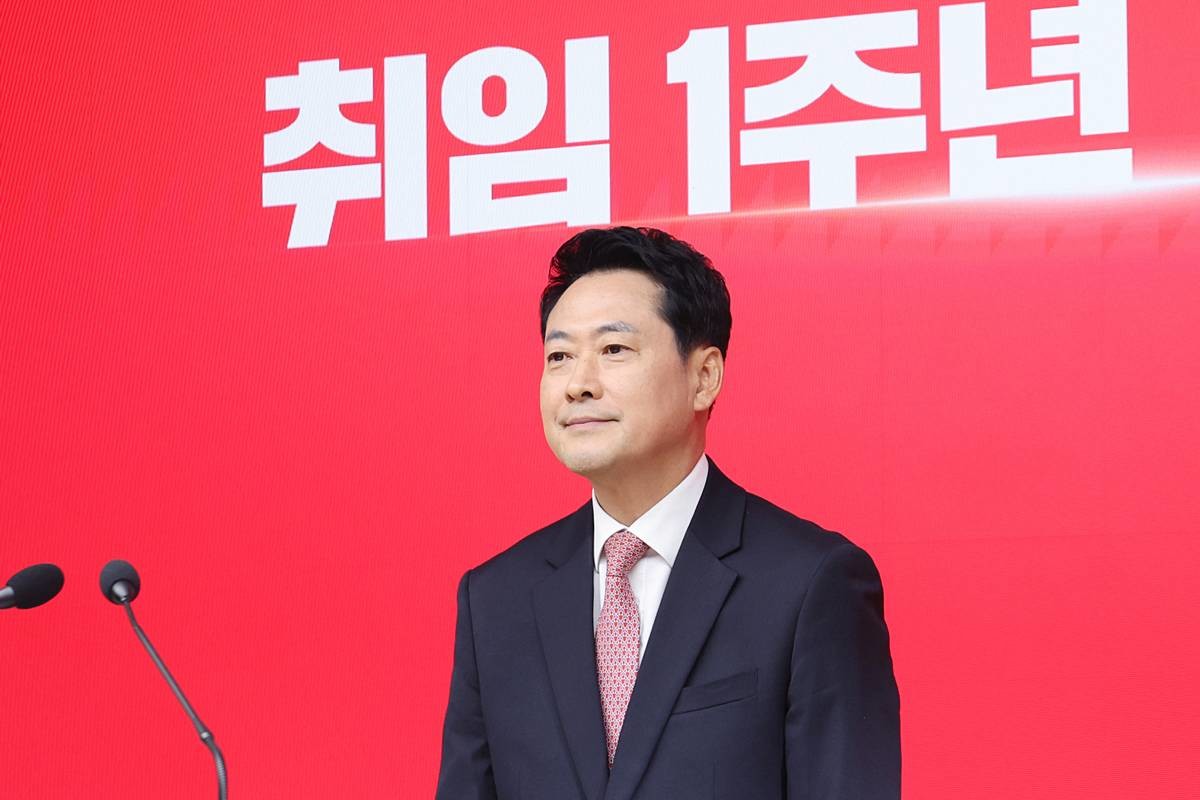 장동혁 국민의힘 대표가 전날 서울 여의도 국민의힘 당사에서 취임 1주년 기자회견을 하고 있다 / 뉴스1