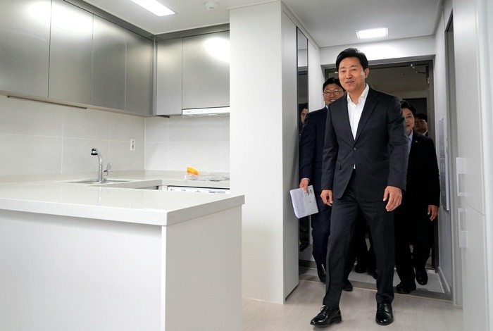청년안심주택 커뮤니티 시설 둘러보는 오세훈 서울시장 / 뉴스1