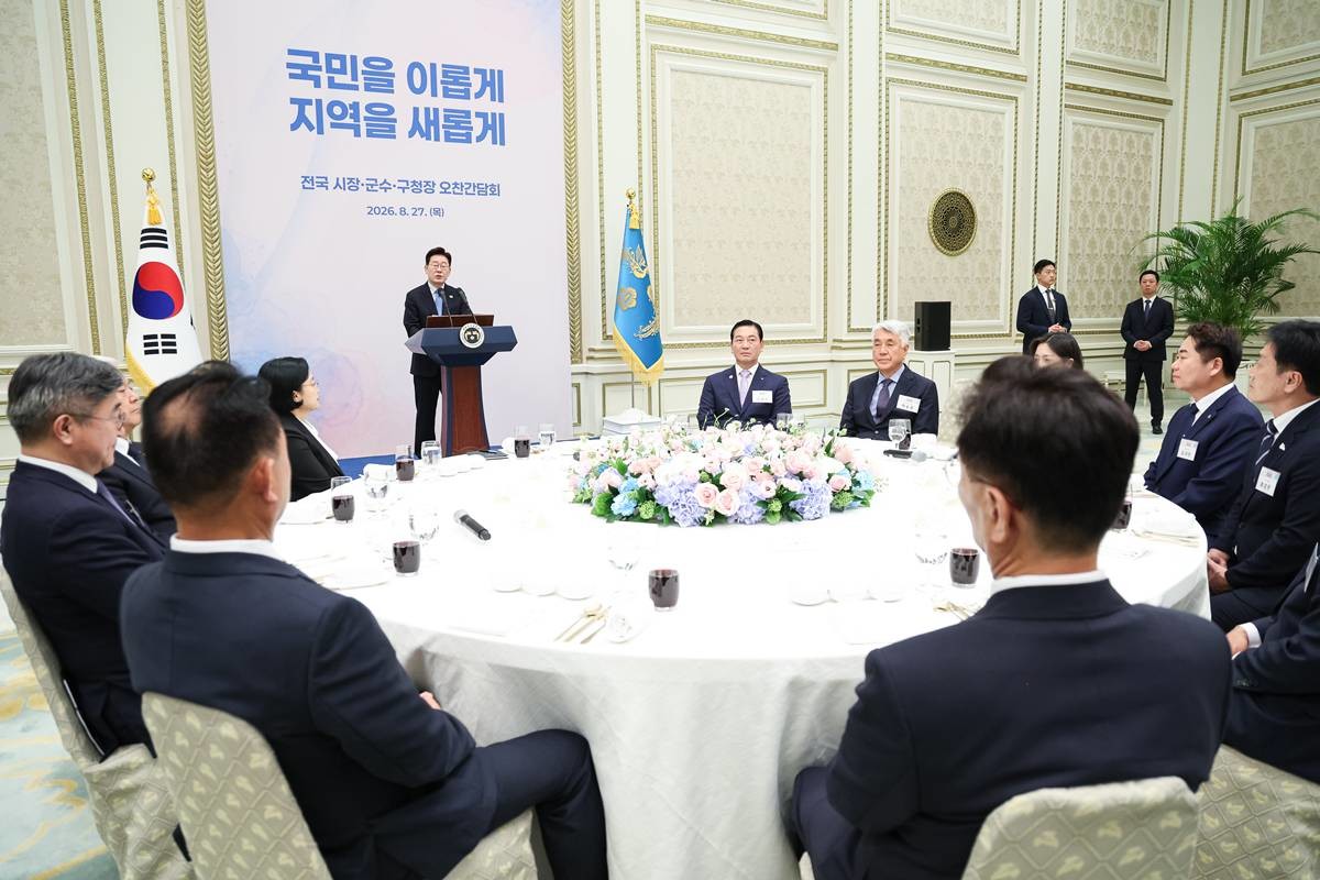 이재명 대통령이 27일 청와대 영빈관에서 열린 시장·군수·구청장 초청 오찬간담회에서 발언하고 있다 / 뉴스1