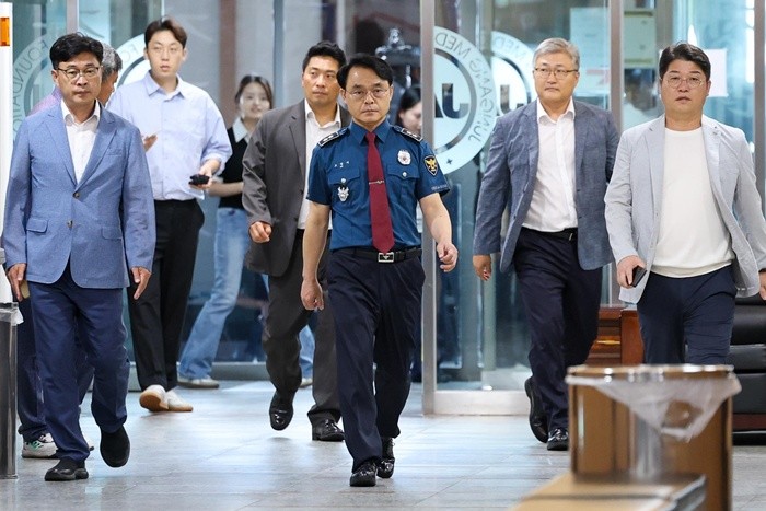 굳은 표정으로 고 장미란 씨 빈소 찾은 고평기 제주경찰청장 / 뉴스1