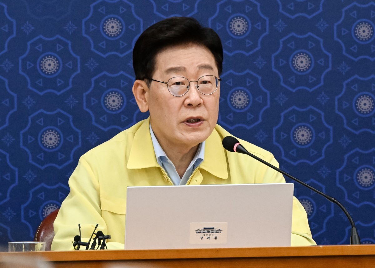 이재명 대통령이 27일 서울 종로구 외교부 청사에서 열린 네팔 홍수 대응 긴급회의에서 발언을 하고 있다 / 뉴스1