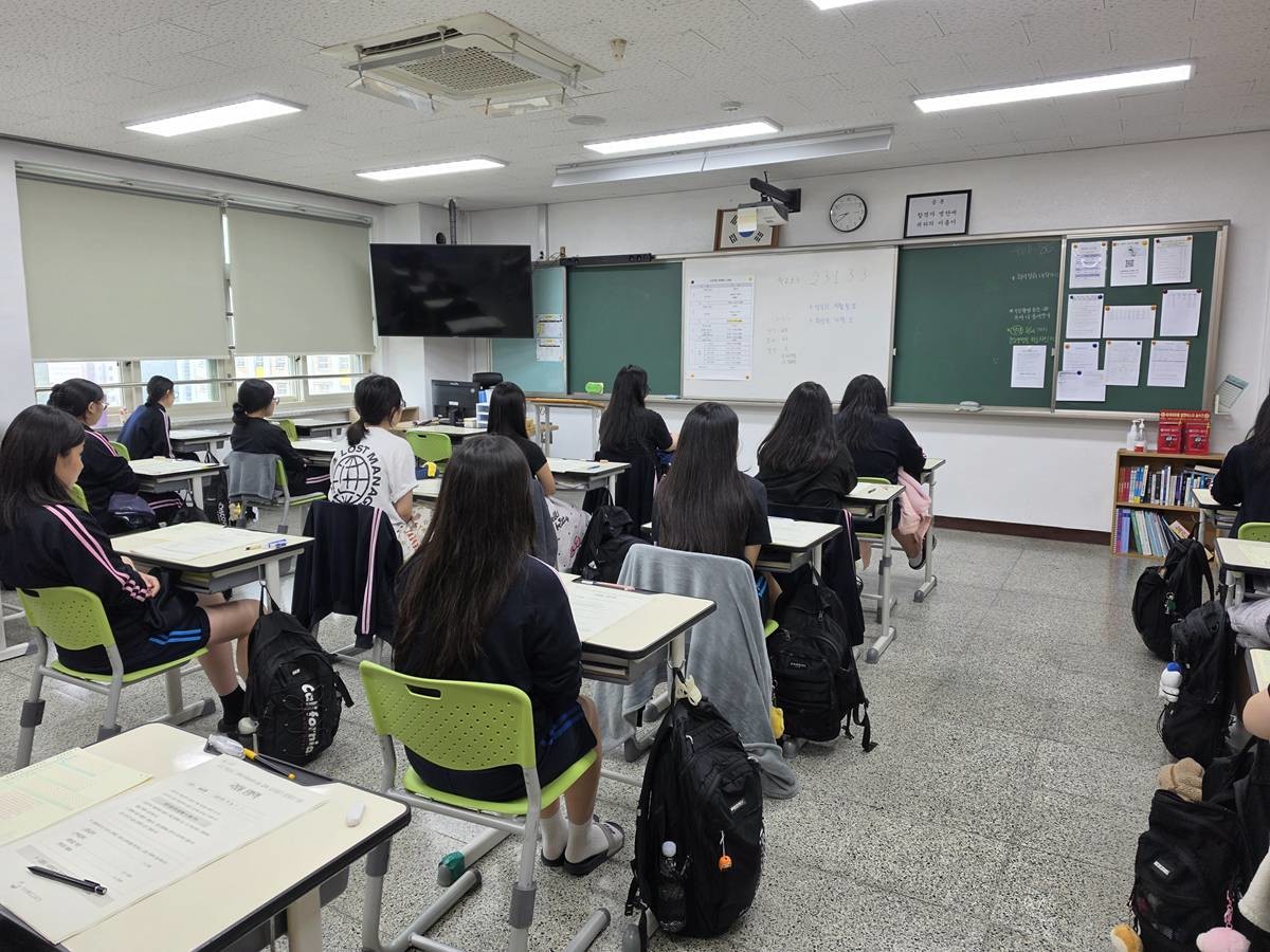 2027학년도 대학수학능력시험을 앞두고 경북교육청이 지난 27일 도내 125개 전체 일반계고와 자율고 3학년 학생을 대상으로 ‘경북 모의평가’를 실시했다./경북교육청