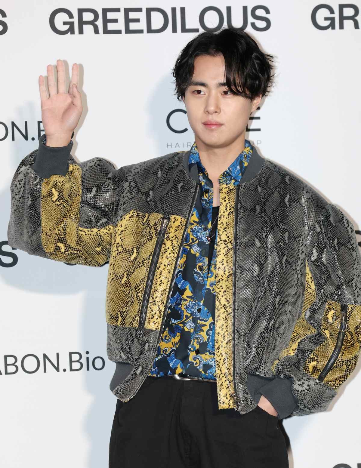 배우 조병규가 지난해 서울 중구 동대문디자인플라자(DDP)에서 열린 ‘2025 F/W서울패션위크’ ‘그리디어스’ 컬렉션에 참석해 포즈를 취하고 있다. / 뉴스1