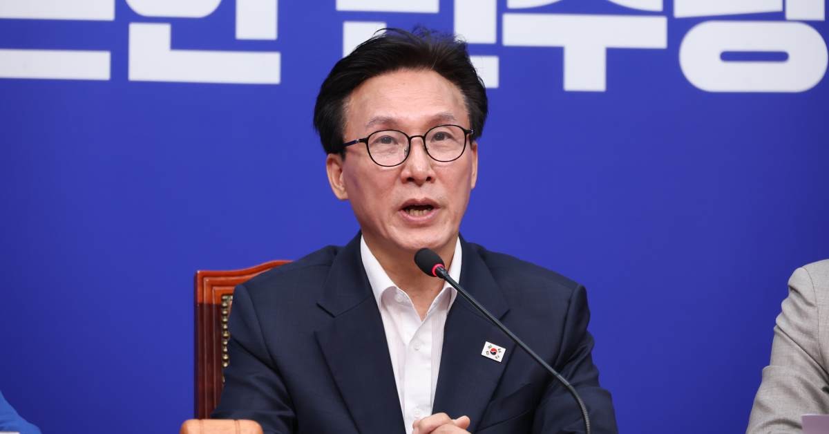 민주당은 28일 공식 유튜브 채널 ‘델리민주’를 ‘민주당TV’로 확대 개편하고 오는 9월 1일 오전 7시 첫 라이브 방송을 시작한다고 밝혔다. 김민석 더불어민주당 대표.  / 연합뉴스