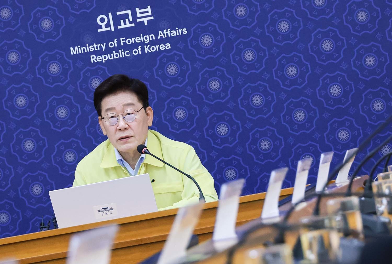 이재명 대통령이 27일 서울 종로구 외교부 청사에서 열린 네팔 홍수 대응 긴급회의에서 발언을 하고 있다. / 뉴스1 (청와대통신사진기자단)