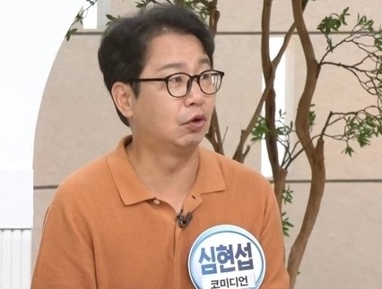 심현섭은 28일 방송된 KBS 1TV '아침마당'에 이용식, 엄영수, 송중근과 함께 출연해 왕성하게 활동하던 시절의 일화를 풀어냈다. 그는 '하루에 일정 17개를 소화해 3억2000만원을 번 적이 있다'고 밝혀 출연진을 놀라게 했다. 함께 출연한 이용식은 '가족을 케어하고 어머니 병간호도 오랫동안 하는 모습을 봤다'며 그가 가족에게 헌신해 온 시간을 증언했다. / KBS