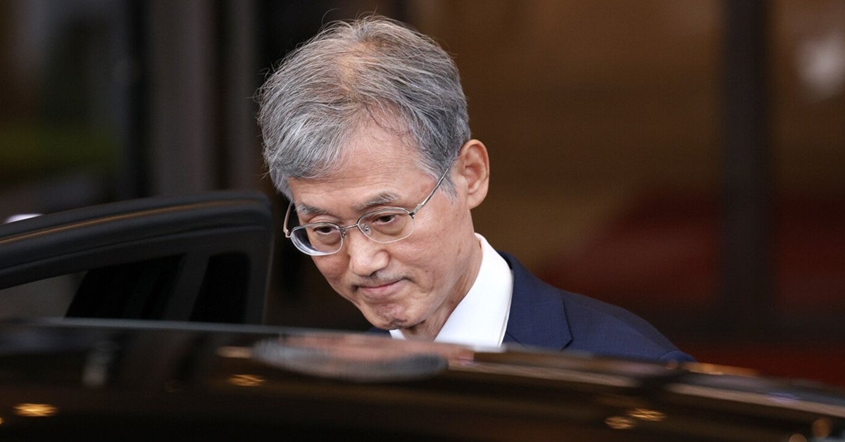 조희대 대법원장이 28일 오후 서울 서초동 대법원 청사에서 퇴근하고 있다. / 뉴스1
