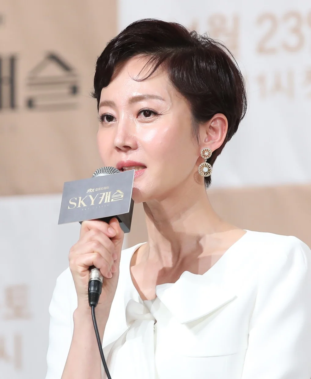 23.8%로 마감한 종영 기록과 화제성 / “SKY 캐슬”의 종영을 앞둔 염정아 (사진=뉴스1)
