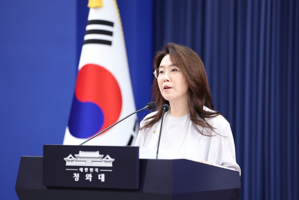 강유정 대변인이 28일 청와대 춘추관에서 대법관 후보자 관련 브리핑을 하고 있다. / 뉴스1
