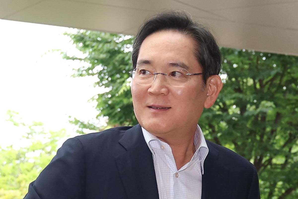 이재용 삼성전자 회장이 7월 7일 서울 강서구 김포비지니스항공센터에 도착해 '억만장자들의 여름 캠프'로 불리는 미국 선밸리 콘퍼런스 참석을 위해 이동하고 있다.  / 뉴스1