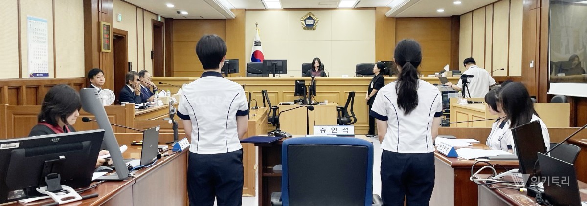 전남광주통합특별시교육청(교육감 김대중)은 지난 28일 광주지방법원 대법정에서 광주지역 고등학생 31명을 대상으로 ‘2026 고등학생 모의재판 진로멘토링’ 프로그램 수료식을 개최했다. / 전남광주통합특별시교육청