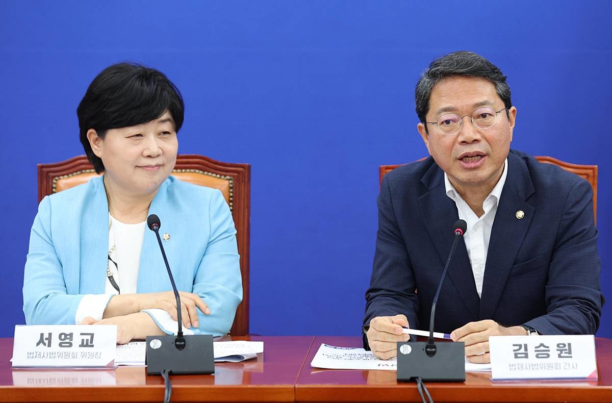 법무부 장관 후보자로 지명된 김승원 더불어민주당 의원이 30일 서울 여의도 국회에서 열린 조희대 대법원장의 법사위 불출석 사유서 제출 관련 기자간담회에서 지명 소감을 밝히고 있다 / 뉴스1