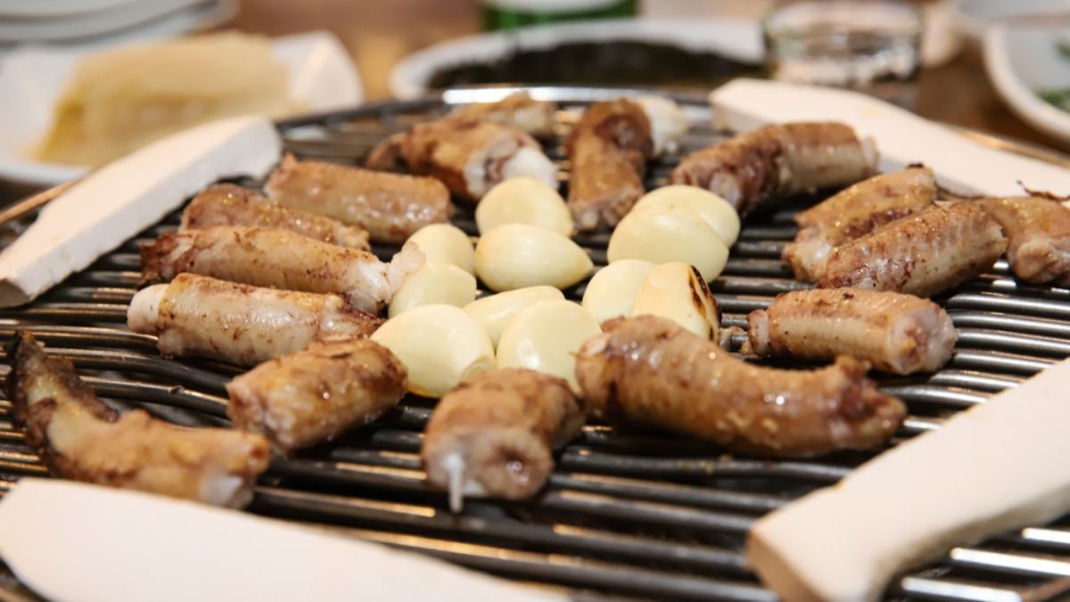 외국에선 골칫거리로 버려지는데… 한국 술상에선 없어서 못 파는 '생선'