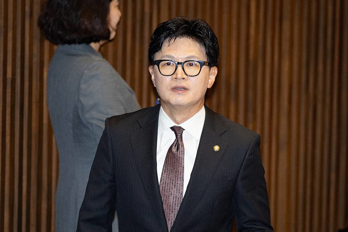 한동훈 무소속 의원이 지난 6월 5일 서울 여의도 국회에서 열린 제436회 국회(임시회) 제1차 본회의에 참석해 자리로 이동하고 있다 / 뉴스1
