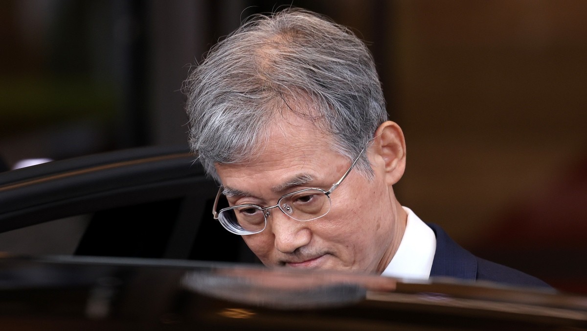 조희대 대법원장이 지난 28일 오후 서울 서초동 대법원 청사에서 퇴근하고 있다. / 뉴스1