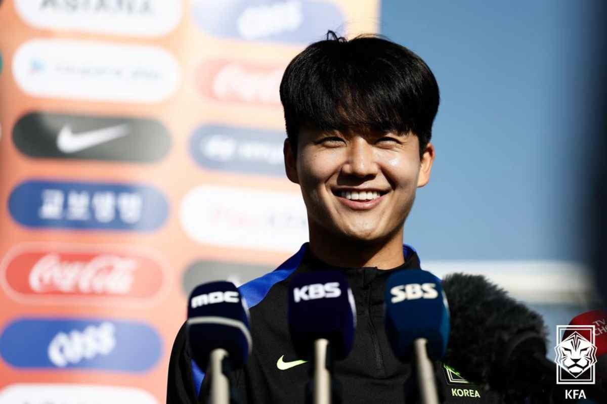 대한민국 축구 국가대표팀 설영우가 지난해 미국 테네시주 내슈빌 SC 트레이닝 센터에서 진행되는 멕시코전 대비 훈련을 앞두고 취재진과 인터뷰를 하고 있다. / 뉴스1